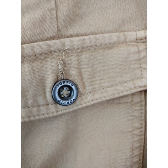 Torrid Pants Women's Size 10 Khaki Beige Tan Belted Tie Front Utility Capris - Picture 7 of 9